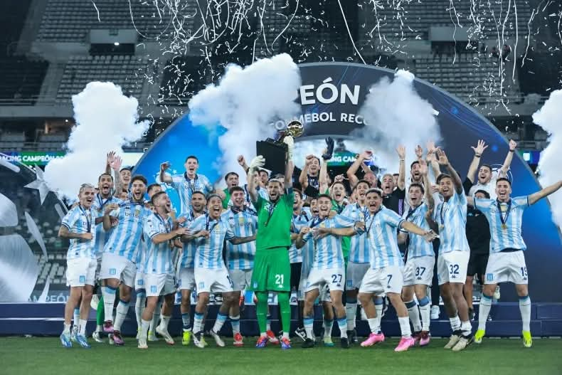 RECAMPEÓN: RACING SE QUEDÓ CON LA RECOPA ANTE BOTAFOGO.