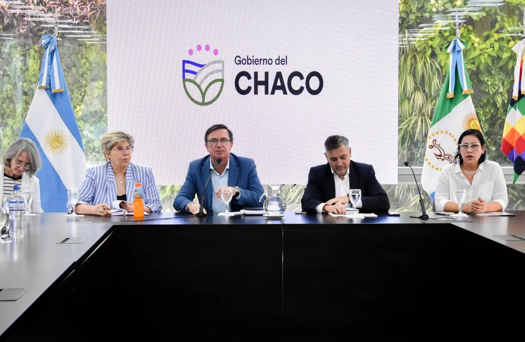 EL GOBIERNO DEL CHACO RECIBIÓ HOY AL SECTOR DOCENTE.