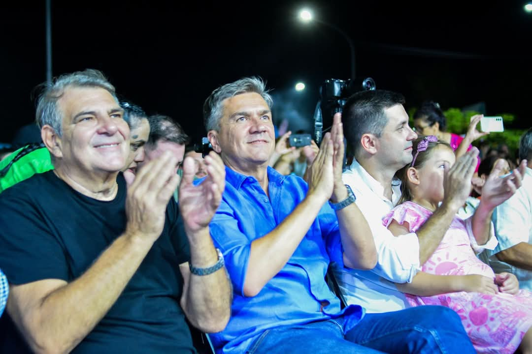 ESTA NOCHE: EL GOBERNADOR ZDERO ACOMPAÑÓ EL INICIO DEL 113° ANIVERSARIO DE SÁENZ PEÑA.