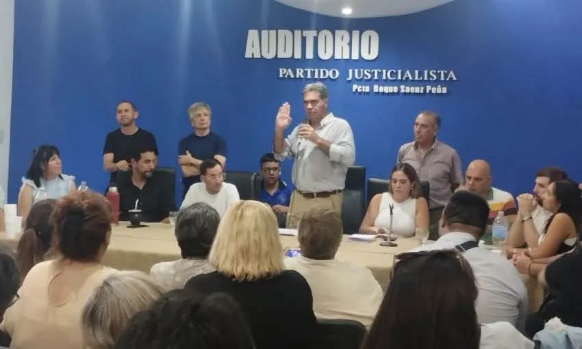 CAPITANICH REUNIÓ AL PJ EN SÁENZ PEÑA Y PIDIÓ 