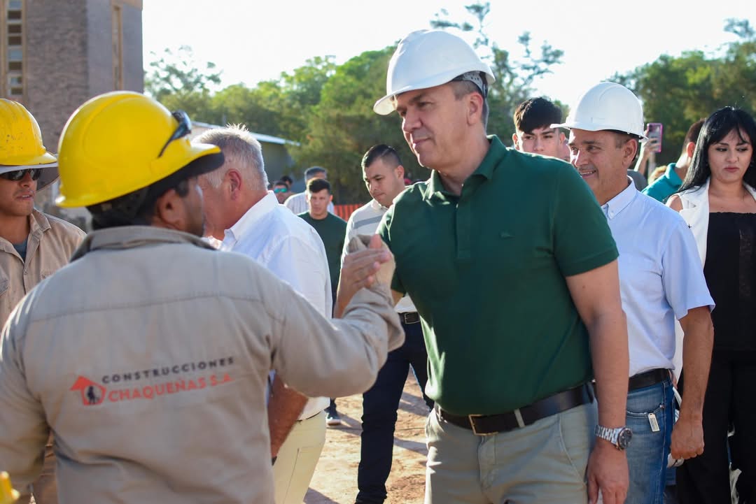 OBRAS EN MARCHA: EL GOBERNADOR ZDERO CONSTATÓ EL AVANCE DE LA CONSTRUCCIÓN DE LA RED DE AGUA POTABLE Y DEL CENTRO DE DISTRIBUCIÓN EN CORZUELA.