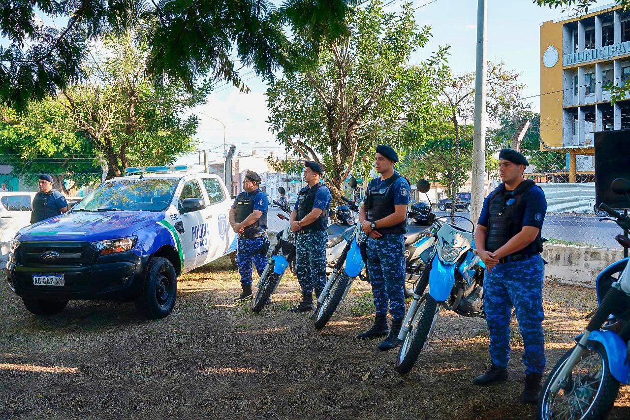 SEGURIDAD: EL GOBIERNO PROVINCIAL INSTALÓ UNA CASILLA POLICIAL Y ENTREGÓ MÓVILES EN BARRANQUERAS.