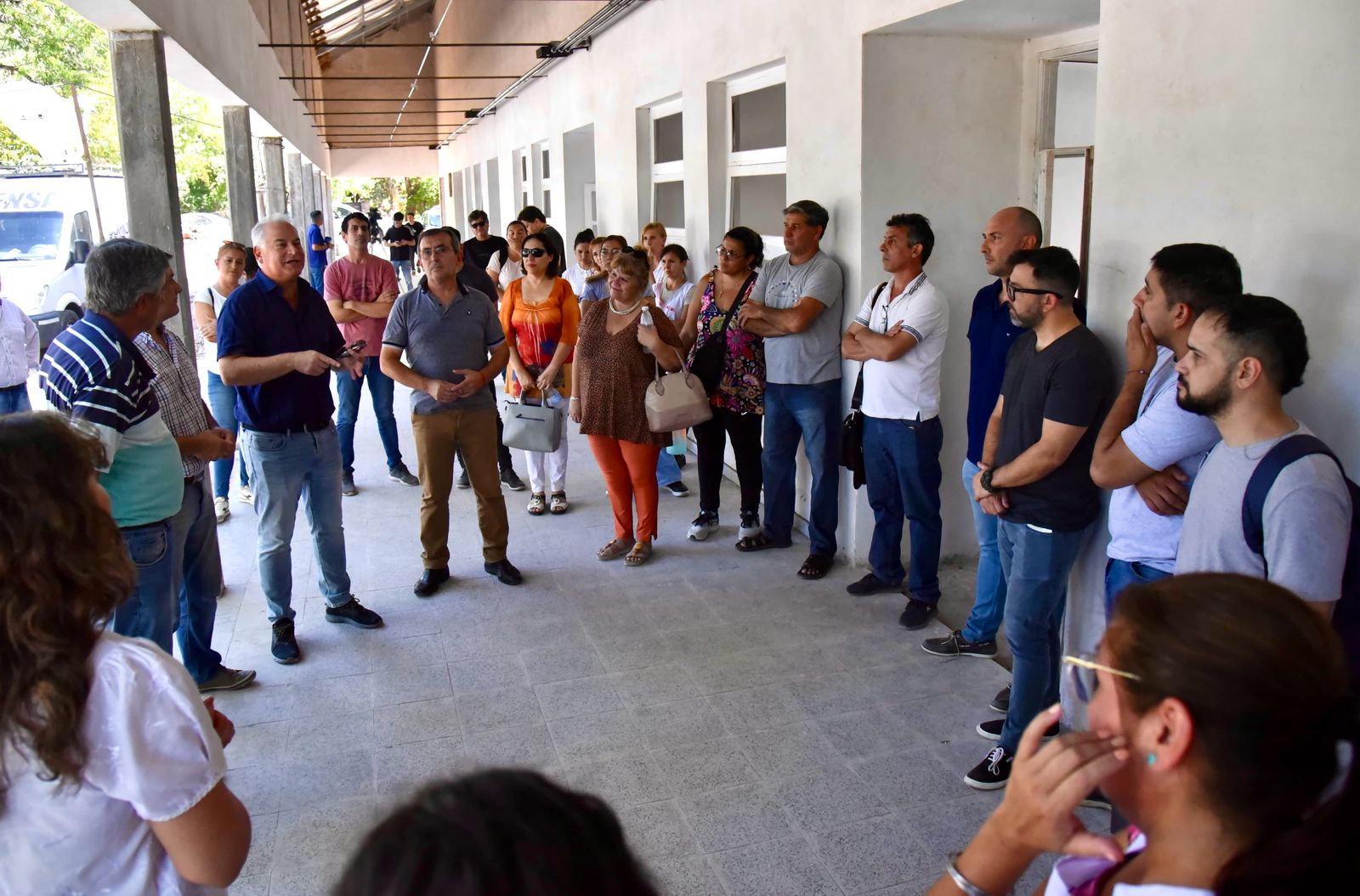 COLONIA BENÍTEZ: EL GOBIERNO PROVINCIAL ESTUVO JUNTO A LA COMUNIDAD EDUCATIVA Y CONSTATÓ EL AVANCE DE OBRAS EN LA E.E.P. N.º 10.