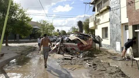 YA SON 15 LOS MUERTOS Y MÁS DE 100 LOS DESAPARECIDOS POR EL TEMPORAL EN BAHÍA BLANCA.