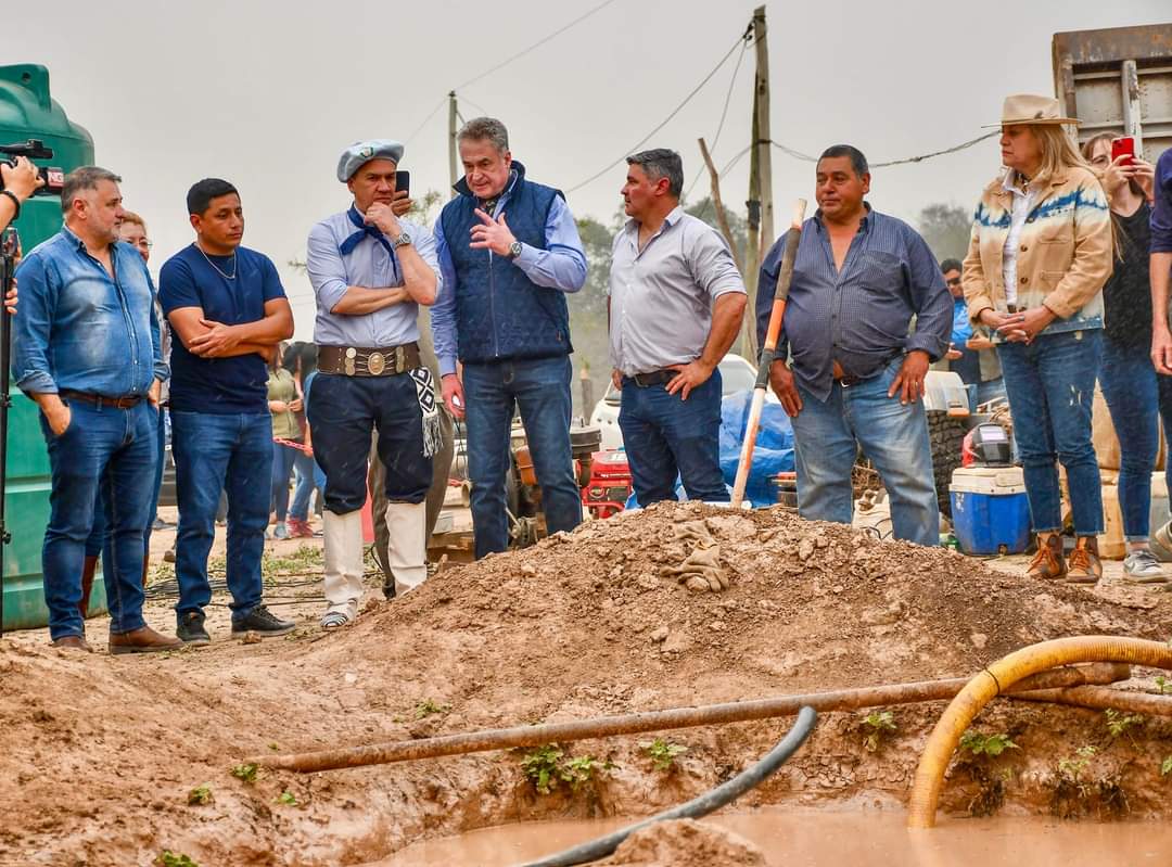 AVANZAN LOS TRABAJOS: EL AGUA QUE LE CAMBIARÁ LA VIDA A LOS PRODUCTORES DEL PARAJE 4 DE FEBRERO, EN MIRAFLORES.