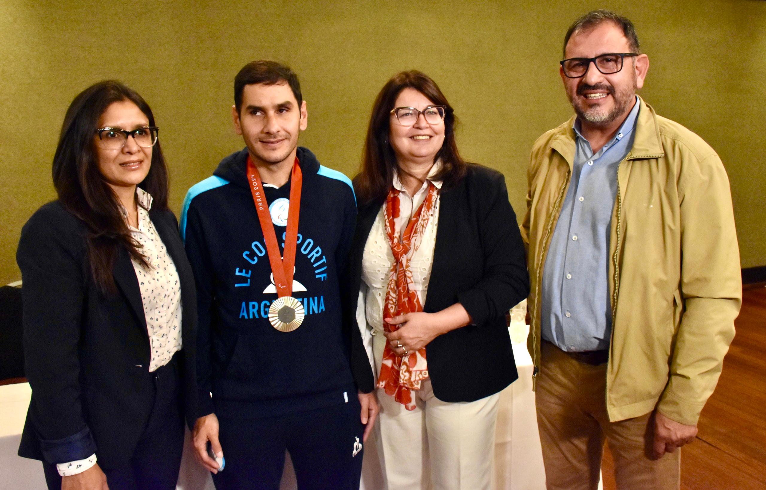 EL GOBIERNO PROVINCIAL RECONOCIÓ AL CHAQUEÑO ÁNGEL DELDO TRAS GANAR LA MEDALLA DE PLATA EN LOS JUEGOS PARALÍMPICOS.