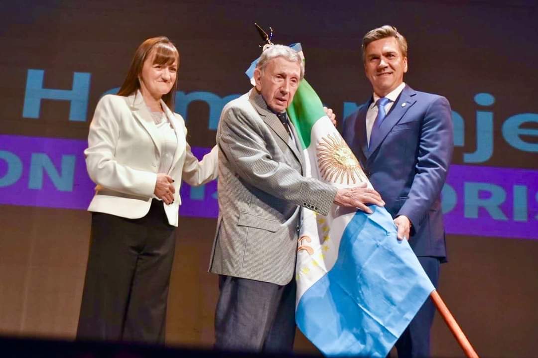 EL GOBIERNO PROVINCIAL RINDIÓ HOMENAJE Y DECLARÓ ABANDERADO DE LA PROVINCIA A DON LUIS LANDRISCINA.  