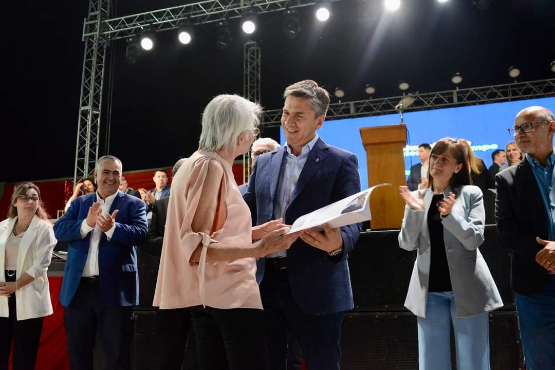 HERMOSO CAMPO: EL GOBERNADOR ZDERO ACOMPAÑÓ EL ACTO POR EL 84° ANIVERSARIO, ENTREGÓ UN EQUIPO DE RADIOLOGÍA AL HOSPITAL LOCAL E INAUGURÓ REFACCIONES DEL REGISTRO CIVIL.