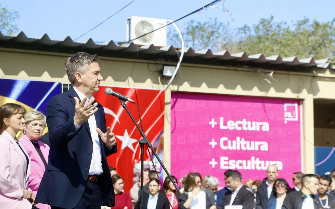 EL GOBERNADOR ZDERO INAUGURÓ HOY LA FERIA IBEROAMERICANA DEL LIBRO: “ESTAMOS COMPROMETIDOS CON LA EDUCACIÓN, LA CULTURA Y CON NUESTRO CHACO”, MANIFESTÓ.  