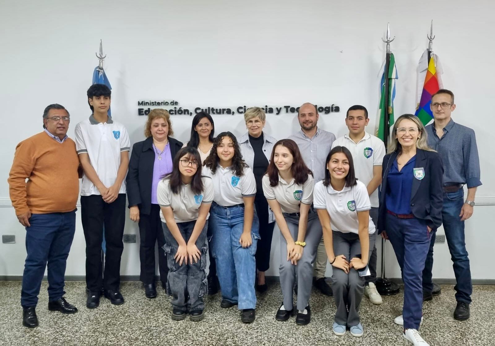 SEIS ESTUDIANTES CHAQUEÑOS VIAJAN A JAPÓN PARA REPRESENTAR A ARGENTINA EN PROGRAMA INTERNACIONAL DE CIENCIAS.