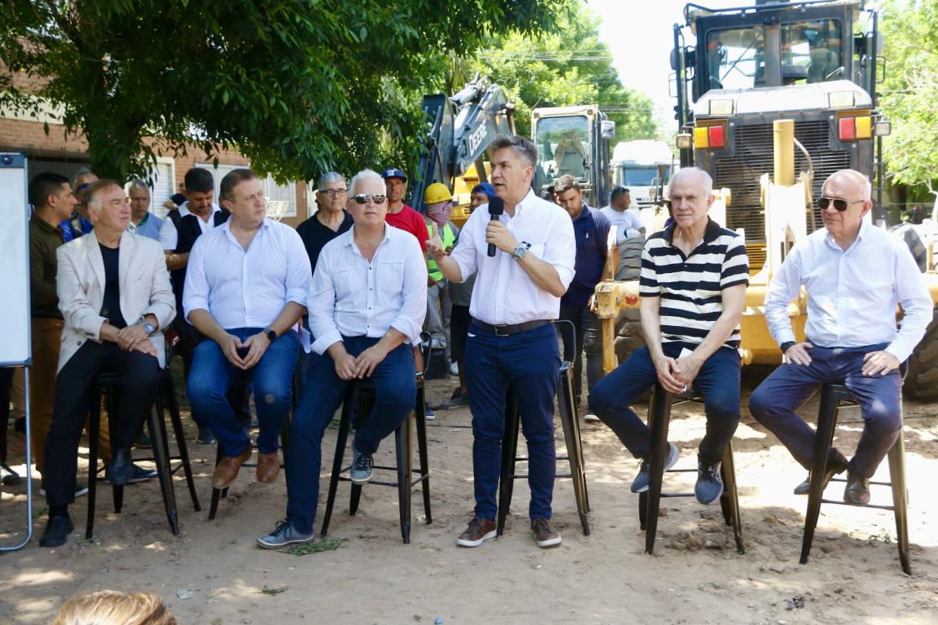 RESISTENCIA: EL GOBERNADOR ZDERO ANUNCIÓ LA PAVIMENTACIÓN DE CALLES, EN VILLA SAN MARTÍN.