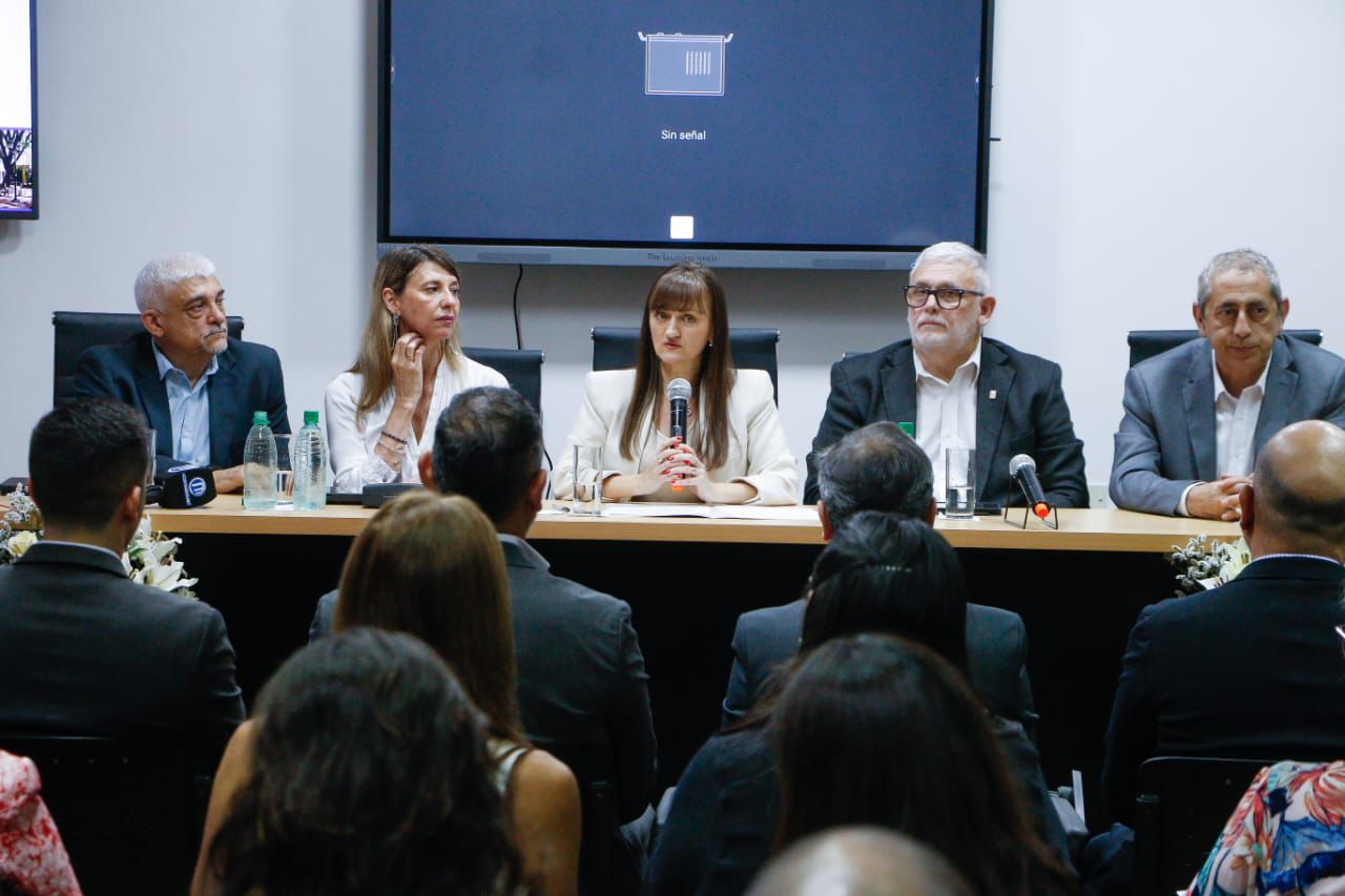 LA VICEGOBERNADORA SCHNEIDER ACOMPAÑÓ LA APERTURA DE LAS  13° JORNADAS TRIBUTARIAS DEL NEA.