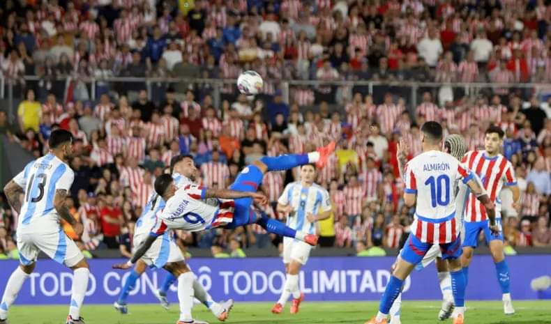 PARAGUAY GOLPEÓ A UNA DESLUCIDA ARGENTINA Y VENCIÓ 2-1 POR ELIMINATORIAS.