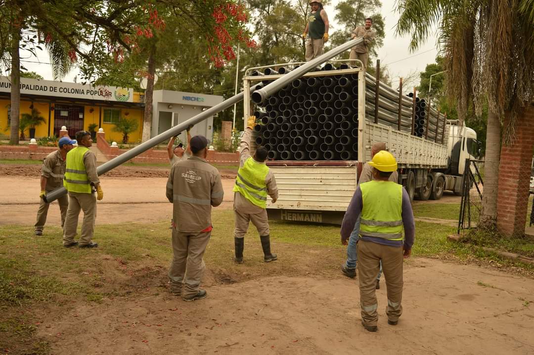 HISTÓRICO: A PASO FIRME EL GOBIERNO PROVINCIAL AVANZA CON LA INSTALACIÓN DE RED DE AGUA POTABLE EN COLONIA POPULAR.