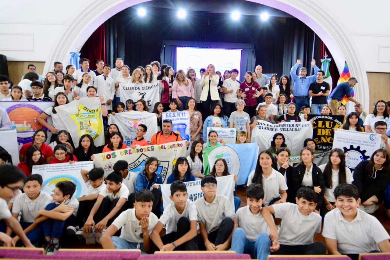 ESTUDIANTES DE 30 CLUBES DE CIENCIA VIVIERON LA EXPERIENCIA DE SER “CIENTÍFICOS POR UN DÍA”.