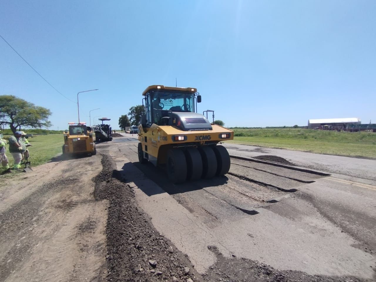 EL GOBIERNO PROVINCIAL TRABAJA EN EL MEJORAMIENTO DE LA RUTA 95 JUNTO A VIALIDAD NACIONAL.  